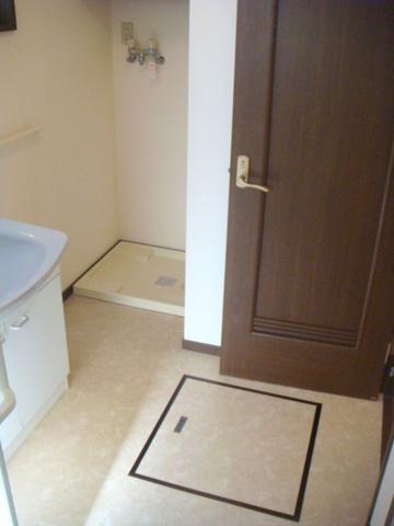 Wash basin, toilet. "Taisho-ku ・ Dressing room with buying and selling "room