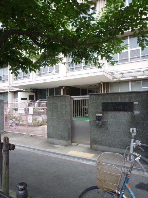 Primary school. 857m to Osaka City Tsurumachi Elementary School