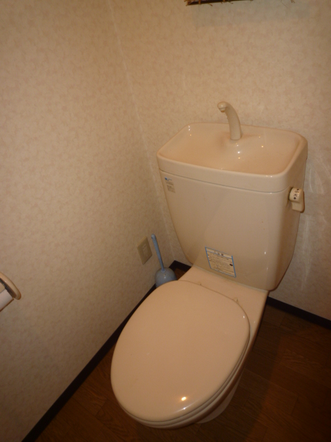 Toilet. "Taisho-ku ・ Rent "the bus is another