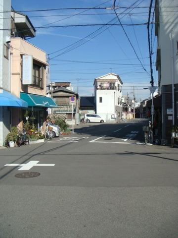 Local photos, including front road. "Taisho-ku ・ Buying and selling "You are spacious
