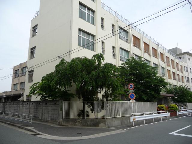 Junior high school. Osakashiritsudai Go East until junior high school 141m
