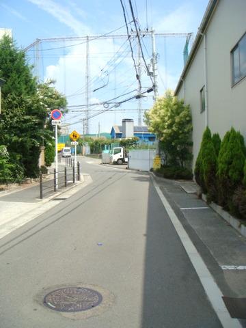 Local photos, including front road. "Taisho-ku ・ Buying and selling "spacious front road