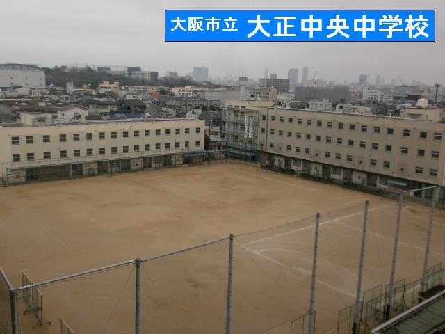Junior high school. 600m to the center junior high school (junior high school)