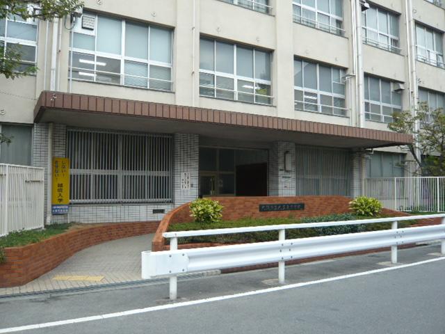 Junior high school. Until Taisho east junior high school 750m walk about 9 minutes