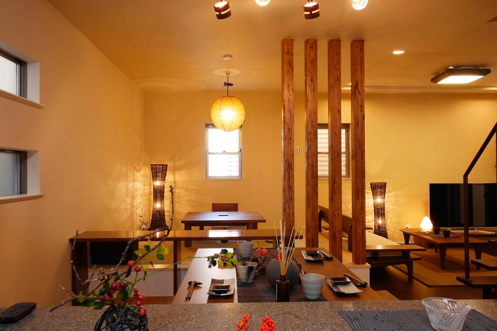 Model house photo.  [Local model house Landscape from the kitchen] Dining from the kitchen, Produce a big spread space to living ☆