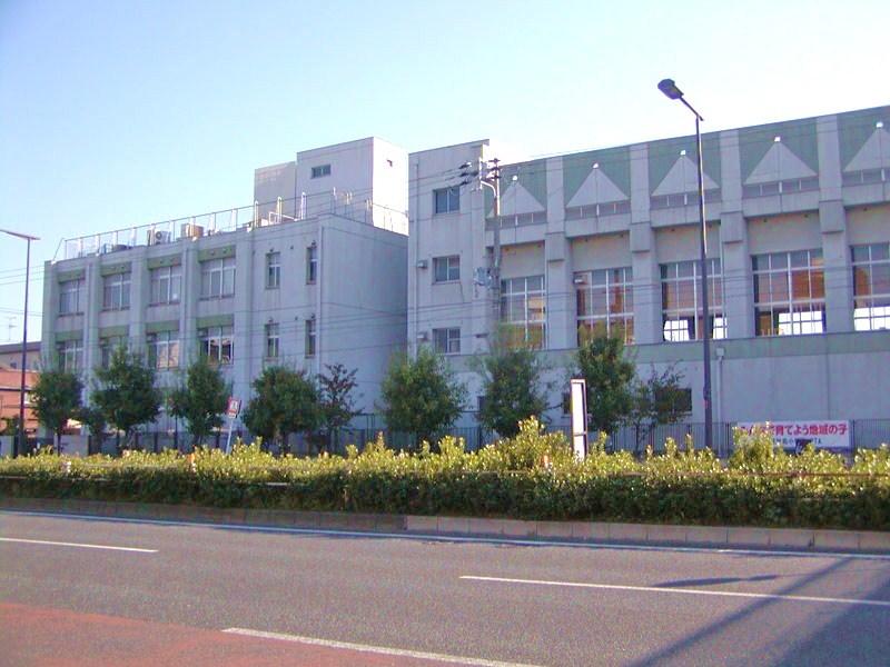 Primary school. Osaka 260m educational goal to stand Minamiokajima Elementary School: making the most of the benefits of small schools, We aim to "school commonplace thing can be for granted.".