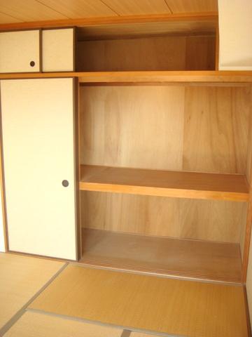 Receipt. "Taisho-ku ・ Buying and selling "is also spacious storage of Japanese-style room
