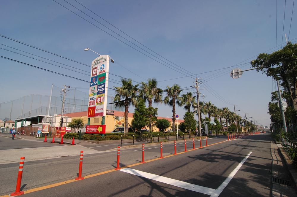 Shopping centre. 750m UNIQLO to the Kurile Garden Mall ・ Fresh Museum ・ Konan ・ Nishimatsuya ・ Book-Off ・ McDonald's ・ Aigan ・ DoCoMo shop ・ Server, etc.