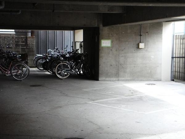 Other. "Taisho-ku ・ Buying and selling "There is a car park and a bicycle parking lot