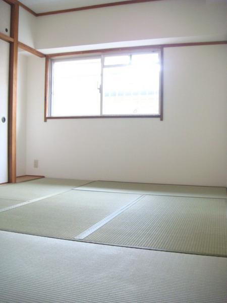 Non-living room. "Taisho-ku ・ Buying and selling "sunny