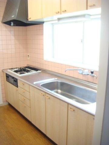 Kitchen. "Taisho-ku ・ Bright system kitchen is equipped with a buying and selling "window