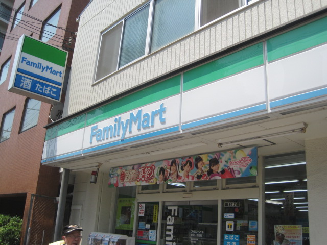 Convenience store. FamilyMart Izuo 300m to chome store (convenience store)