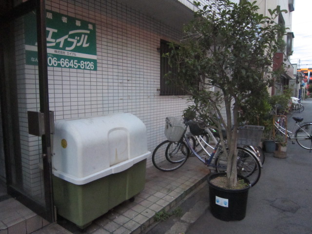 Other common areas. It is clean and there is a trash can. 