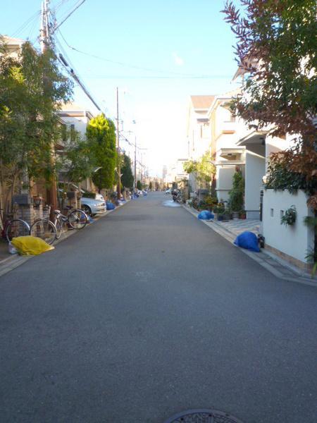 Local photos, including front road. "Taisho-ku ・ Buying and selling "front road is 6m
