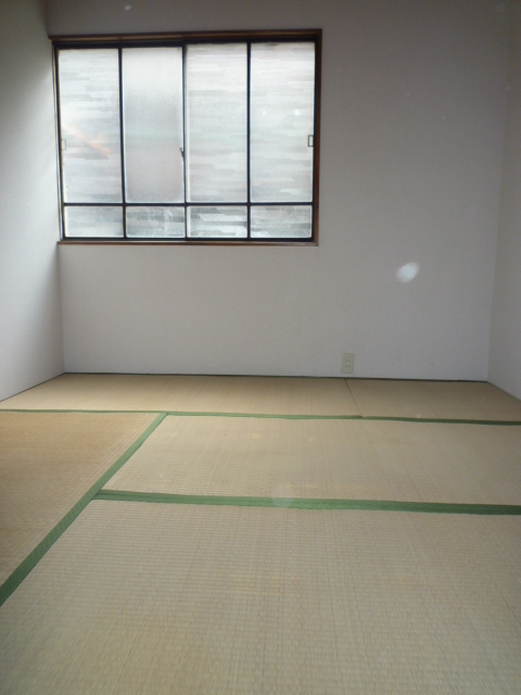 Living and room. "Taisho-ku ・ Rent "bright Japanese-style room