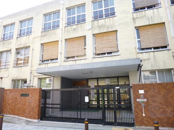 Junior high school. Osakashiritsudai 669m to the positive central junior high school