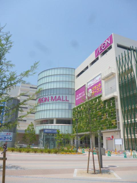 Shopping centre. 675m to Aeon Mall Osaka Dome City