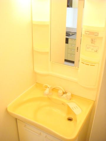 Wash basin, toilet. "Taisho-ku ・ Washstand of buying and selling "Shampoo dresser equipped