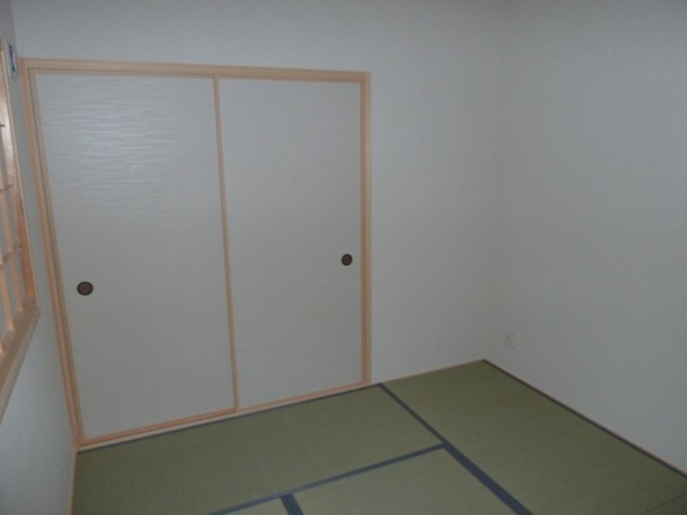 Non-living room. And surprisingly handy when visitors for and Gorone.