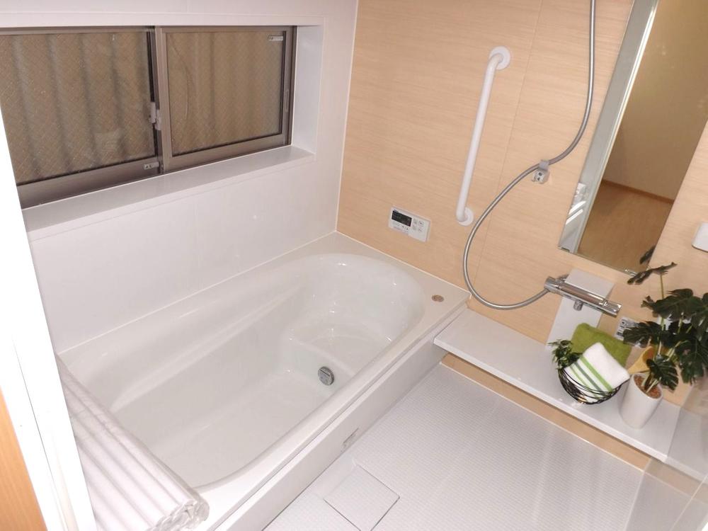 Bathroom. Local photo (bathroom) With bathroom heating dryer!