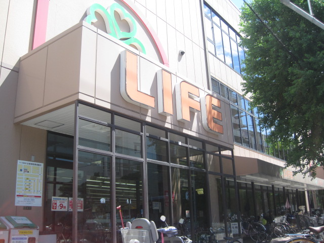 Supermarket. 250m up to life Izuo store (Super)