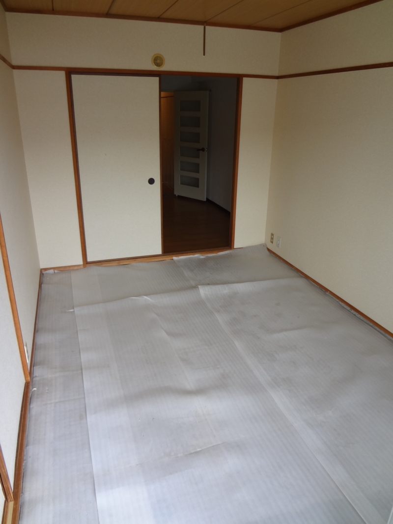 Living and room. Turn on the tatami of new. 