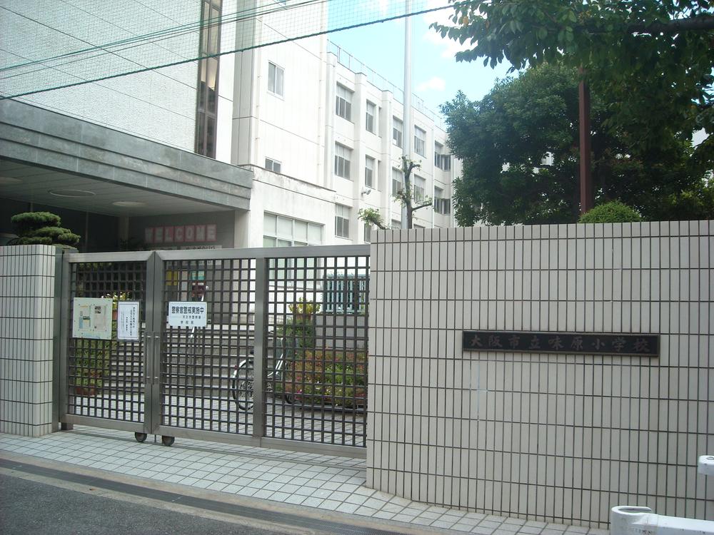 Primary school. 138m to Osaka Municipal Ajihara Elementary School
