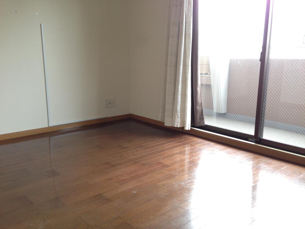 Non-living room. Western-style about 7.1 Pledge