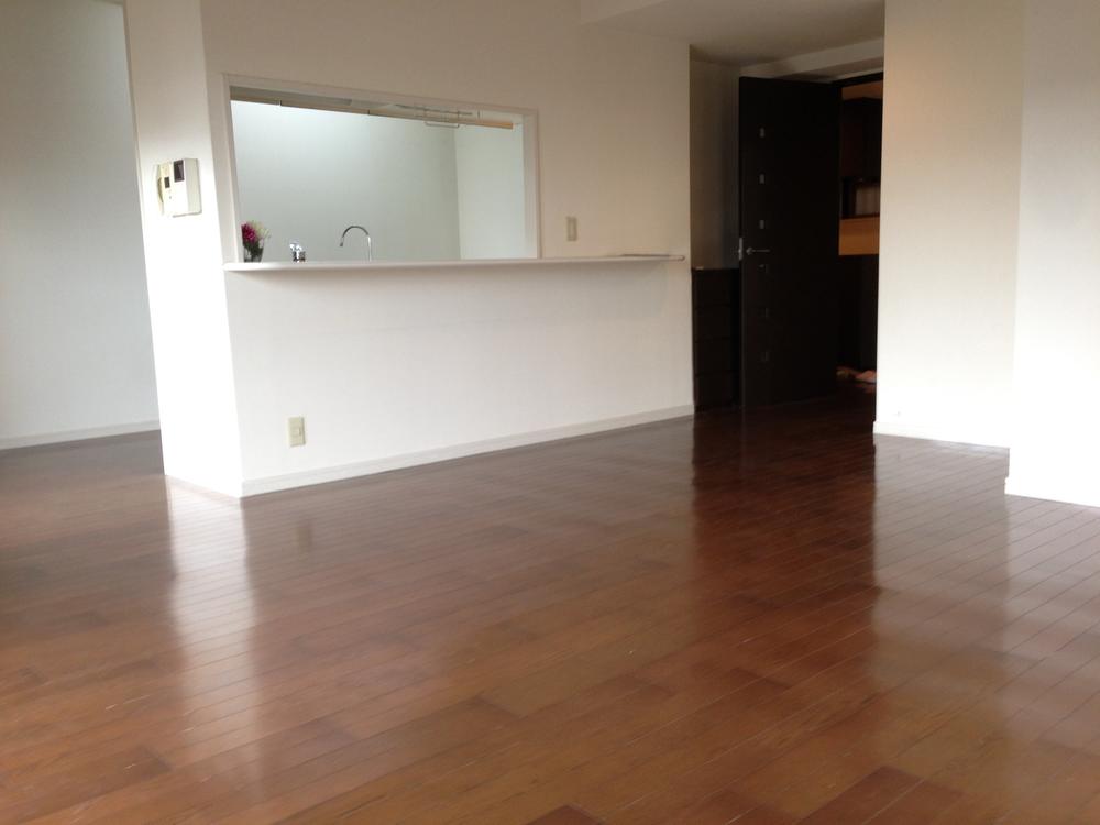 Living. Local (12 May 2013) Shooting