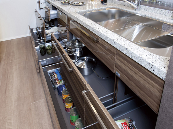 Kitchen.  [Kitchen slide storage] The storage part of the system kitchen, Easy to out of things, Adopt a slide storage that can be effective use of space. By soft-close rails, Quietly closes slowly ( ※ Except for some. Same specifications)