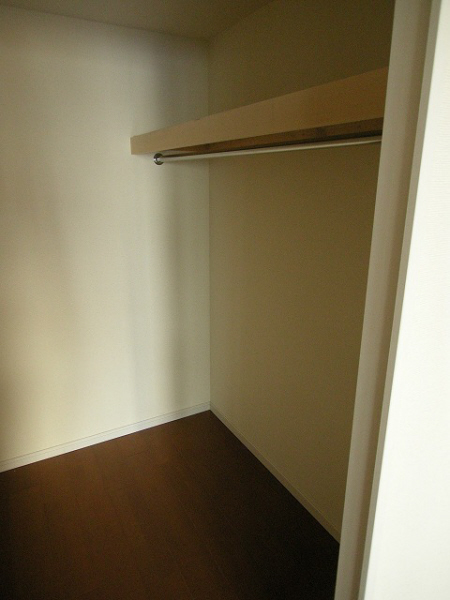 Receipt. 202) walk-in closet