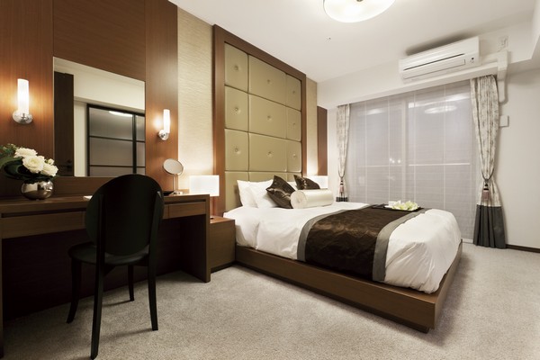 Double bed or sideboard, It is arranged dresser, Feel the expanse of space, Spacious bedroom (Western-style 1)