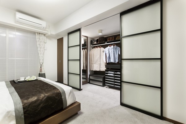 Clothing and bags in the bedroom (Western-style 1), Walk-in closet that can be stored suitcase is equipped with