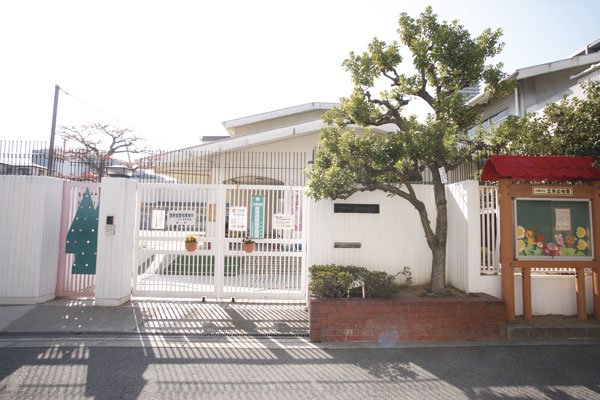 Surrounding environment. A 4-minute walk from City Gojo kindergarten (East Residence ・ About 330m / Walk from West Residence 5 minutes ・ About 330m)