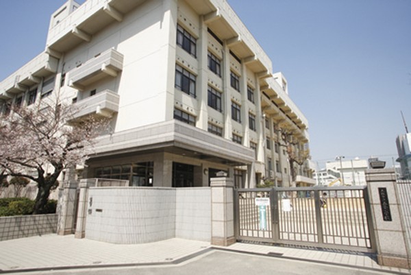 Municipal Gojo Elementary School (East Residence: about 290m, West Residence: about 300m)