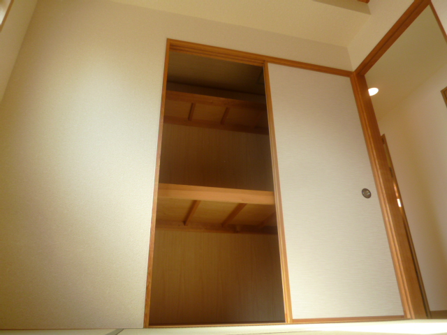 Receipt. Is a Japanese-style room of storage