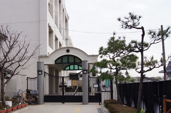 Surrounding environment. In 1874 it opened its doors as the fifth large ward one small most elementary school, In 2013 it celebrated its 140 years Osakashiritsudai Jiang elementary school (4-minute walk ・ About 287m)