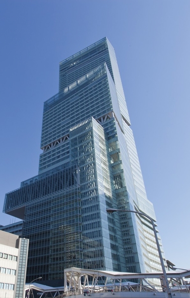 Kintetsu Department Store was preceded open Abenobashi Terminal Building (Tennoji Ekimae. Grand Opening March 7, 2014). Is nearest to the "Tennoji" closeness of 1 station 2 minutes to the station