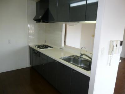 Kitchen. This is a system kitchen of calm feeling