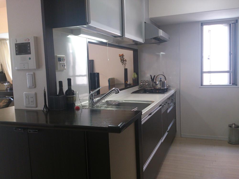 Kitchen. Window there of counter kitchen  ■ System kitchen  ■ Dishwasher  ■ water filter