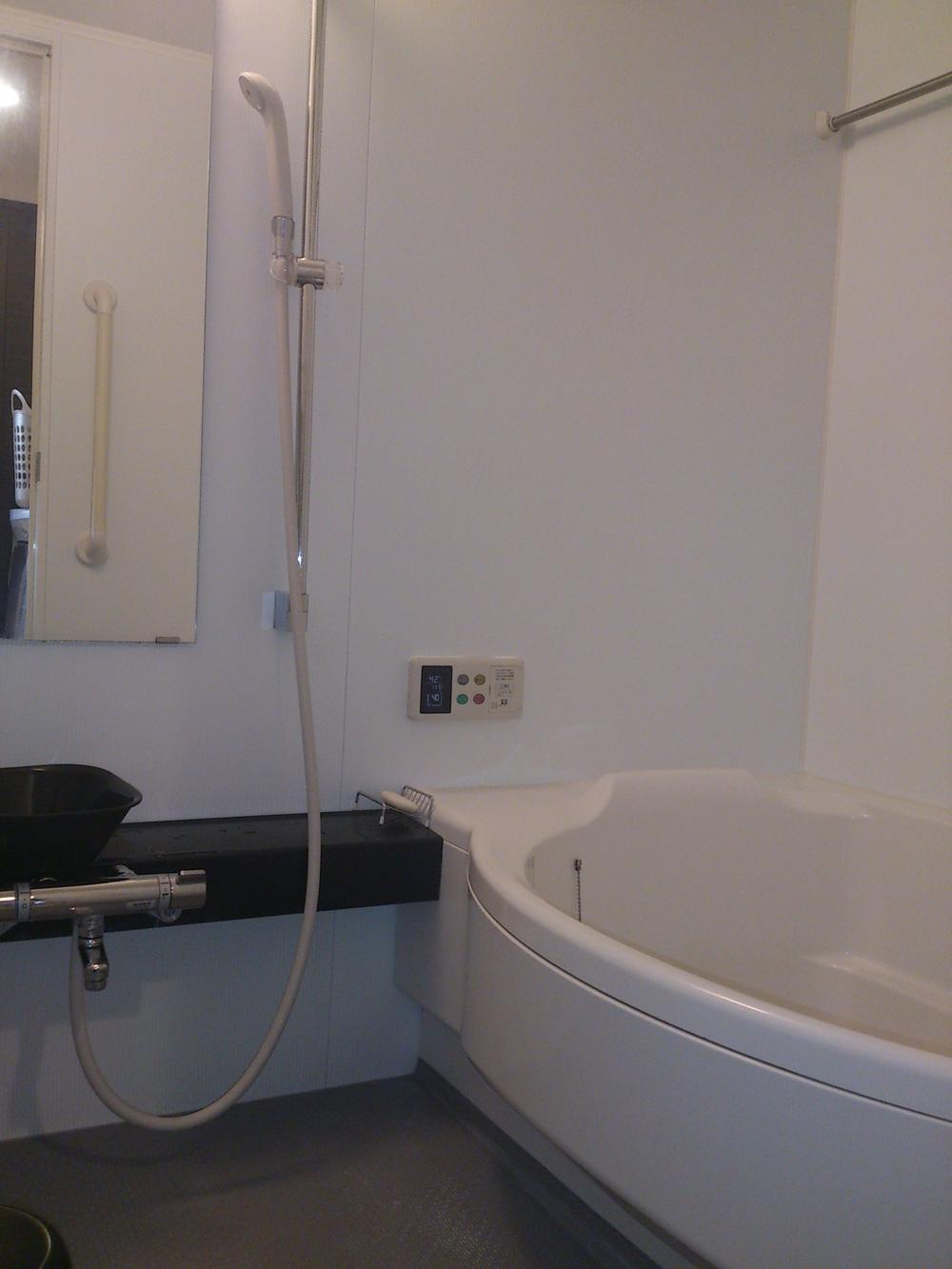 Bathroom.  ■ Fully automatic bus (hot water filling ・ Heat insulation)  ■ Bathroom heating dryer