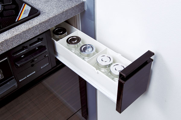 Kitchen.  [Spice rack] So that seasoning can be efficiently stored, Sliding spice rack has been installed ( ※ 9)