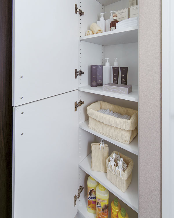 Receipt.  [Linen cabinet] The powder room, Set up a convenient linen warehouse for storage, such as towels and underwear. For example, after dressing or during bathing, You can take out what you need immediately ( ※ 9)