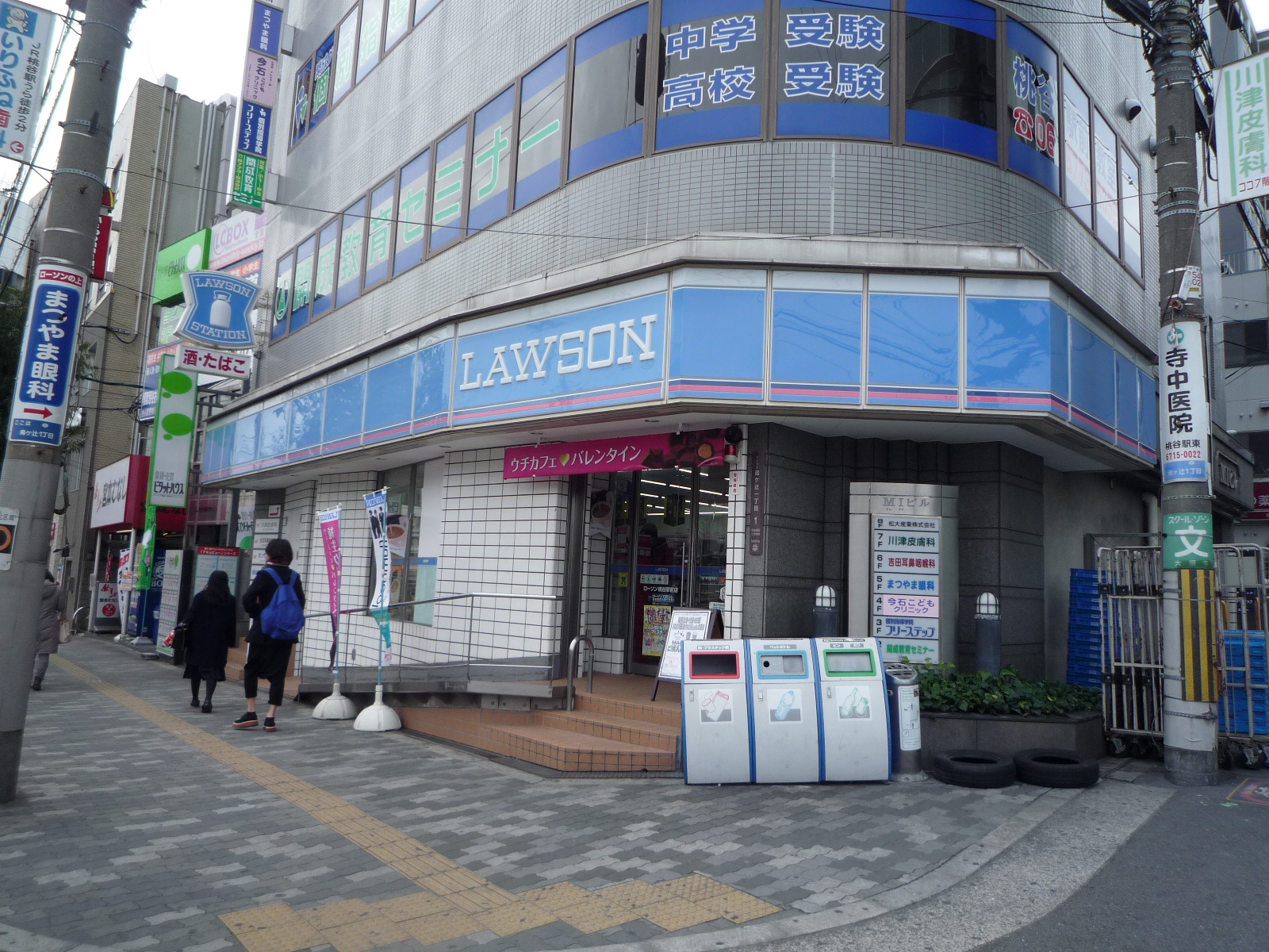 Convenience store. 30m until Lawson Momodani Station store (convenience store)