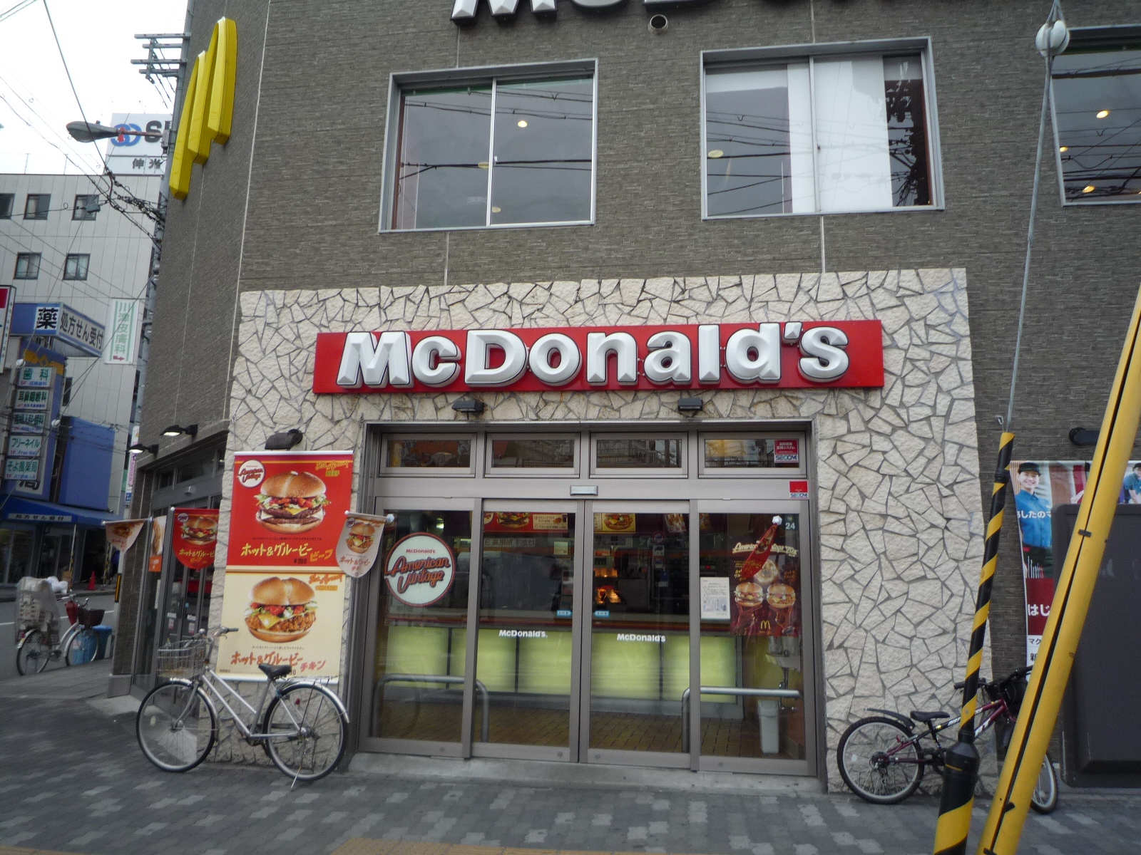 restaurant. 70m to McDonald's Momodani Station shop (restaurant)