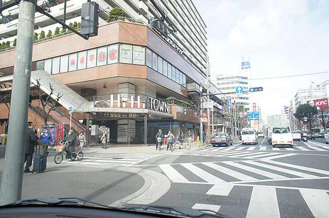 Shopping centre. Hola Town Uehommachi until the (shopping center) 580m