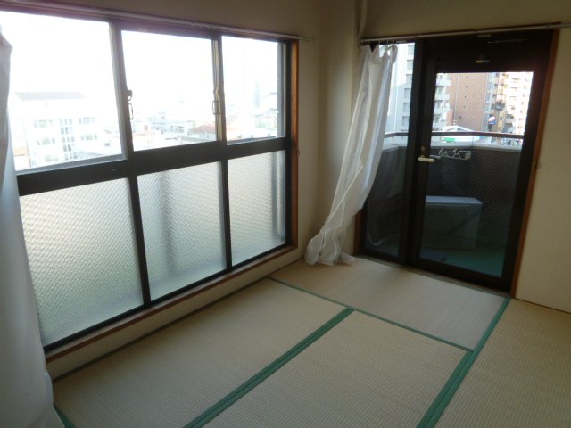 Other room space. Bright Japanese-style room ☆ The secret It is a large window ☆ 