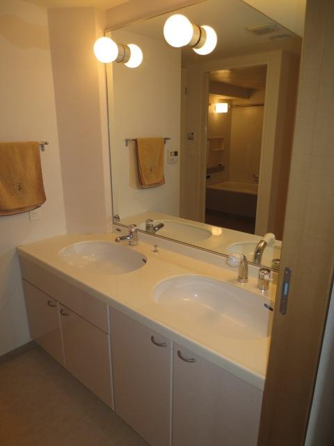Wash basin, toilet. Vanity double sinks!