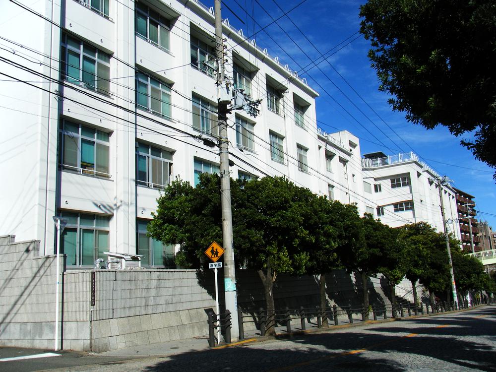 Primary school. 180m to Osaka Municipal Sanadayama Elementary School