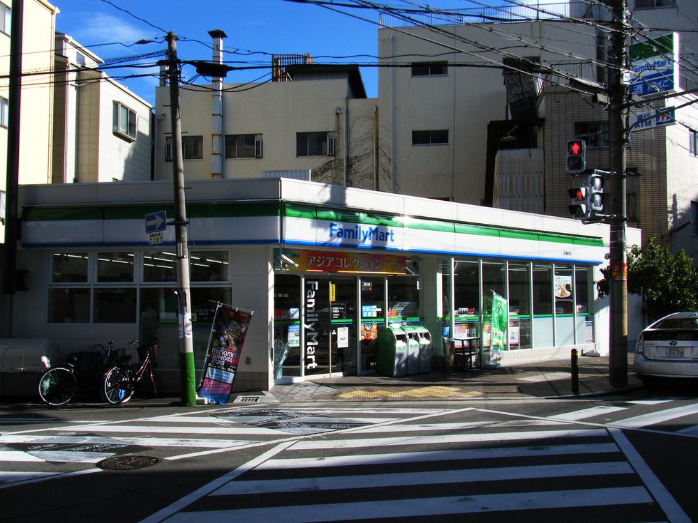 Convenience store. 281m to FamilyMart Karahori the town shop